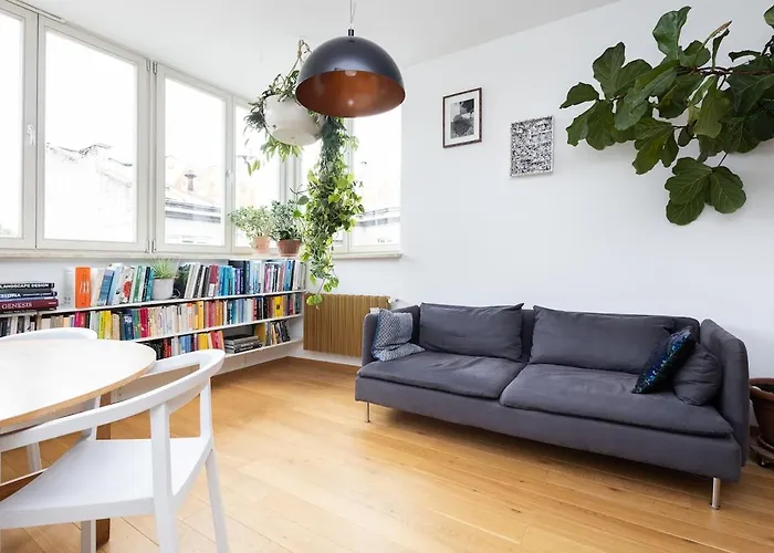 Sunny 2b In Centre *