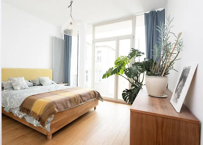 Sunny 2b In Centre Apartment