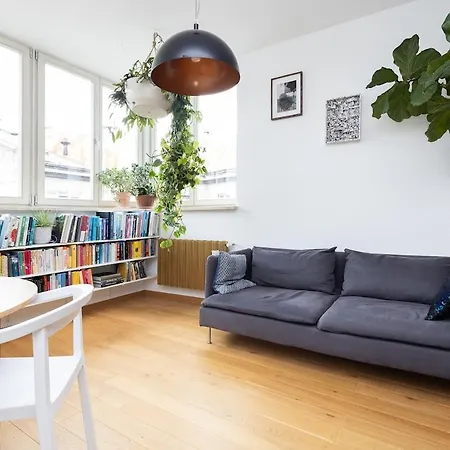 Sunny 2b In Centre *